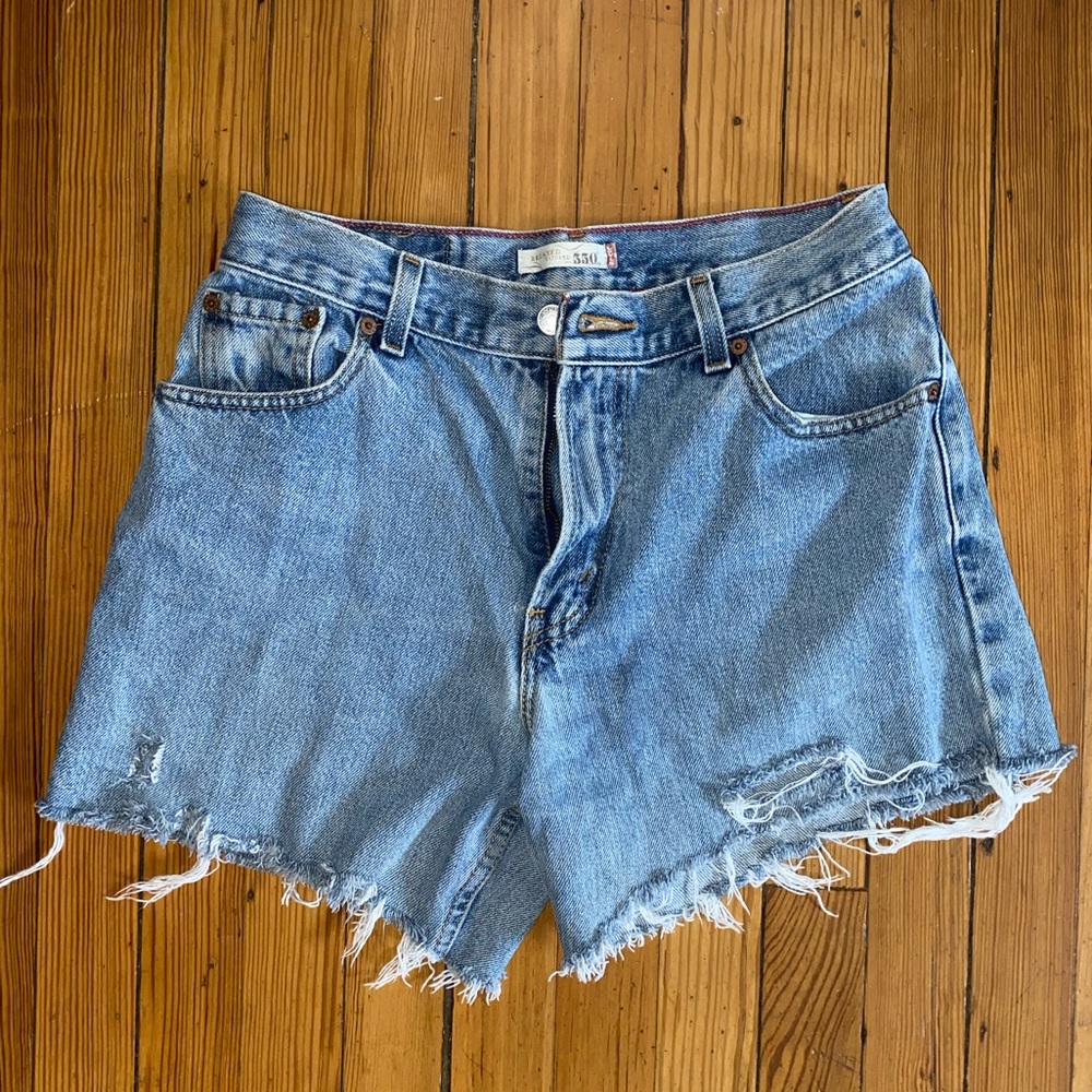 Levi’s distressed cut off shorts